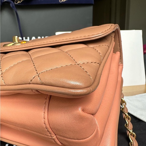 Chanel lambskin crossbody - Picture 9 of 16